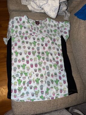 Cactus Print Medical Scrub Top - Black Side Panels size medium dress